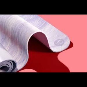 ISO purple yoga mat thats marbeled BOTH sides